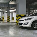 C’est l’histoire d’un couple qui loue un logement (et un parking ?) trop cher…