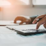 Action de substitution du syndicat représentatif : quand faut-il avertir les salariés ?