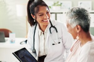 Pénurie de médecins : un nouveau secteur éligible au CDD d’usage