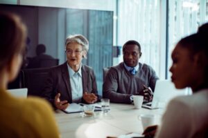 Travail des seniors : lancement d’une vaste campagne de sensibilisation