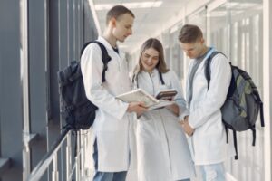 Étudiants en médecine : faciliter l’accès au cursus