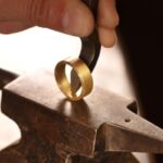 Poinçon de responsabilité des objets en métaux précieux : pas n’importe où, pas n’importe comment !