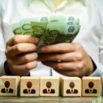 Cotisations sociales : clarification des règles de rattachement après le départ du salarié