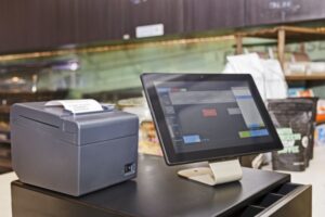 Logiciels de caisse auto-certifiés : validés ?