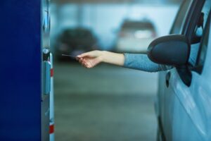 Facturation électronique : quel sort pour les tickets de parking et de péage ?